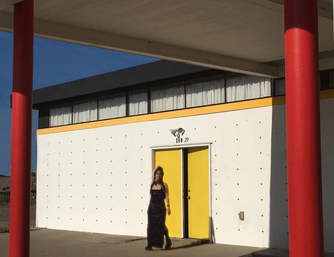 Space Castle: A 1950S Gas Station Transformed Into An Art Themed Wonderland Truth or Consequences Exterior photo