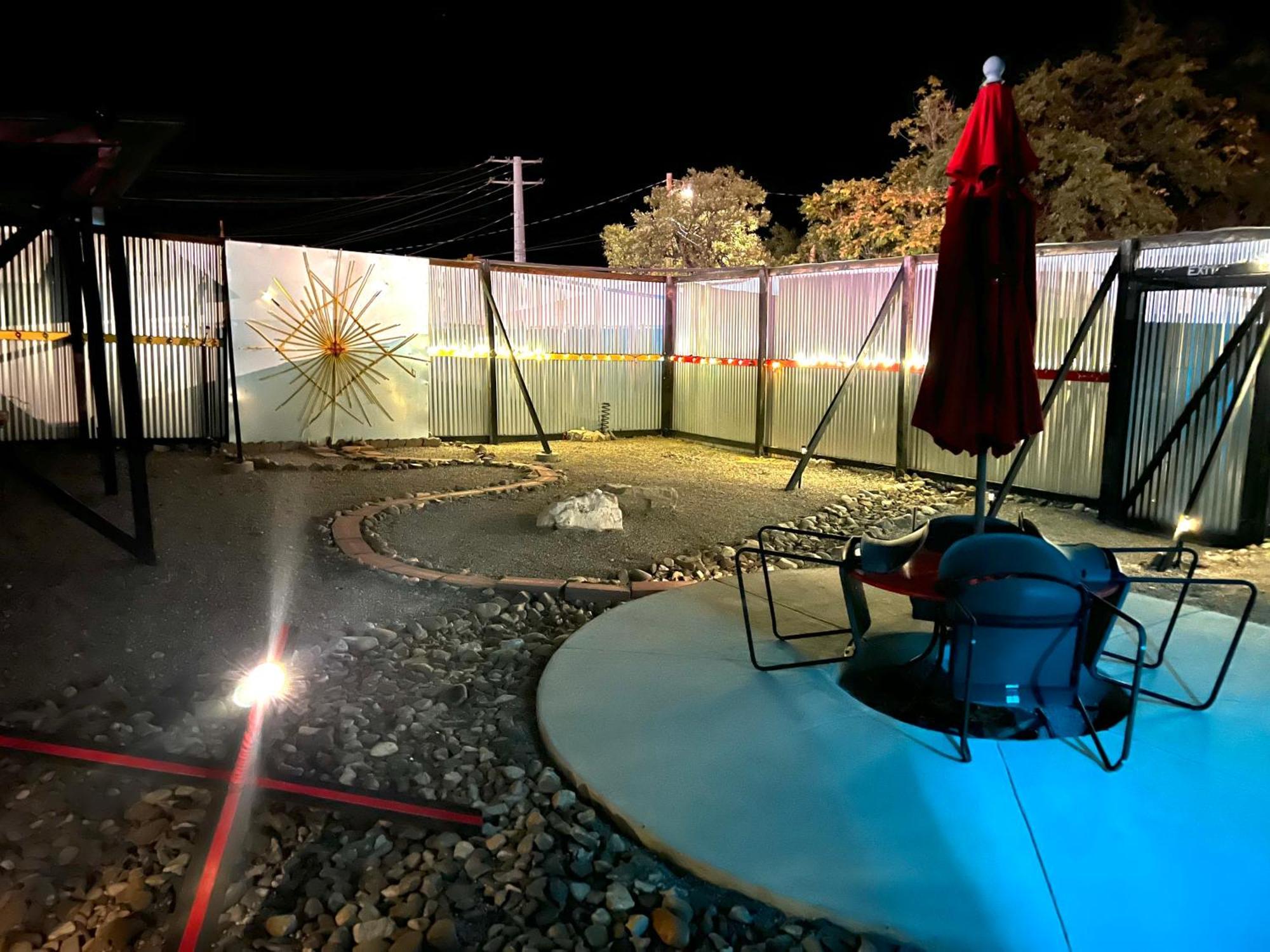 Space Castle: A 1950S Gas Station Transformed Into An Art Themed Wonderland Truth or Consequences Exterior photo